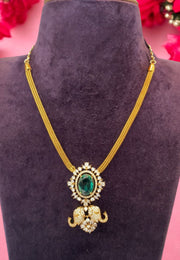 Naan patti model short necklace with green stone